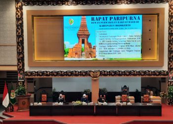 Tiga Raperda Disampaikan Bupati Ikfina Pada Rapat Paripurna DPRD Kabupaten Mojokerto