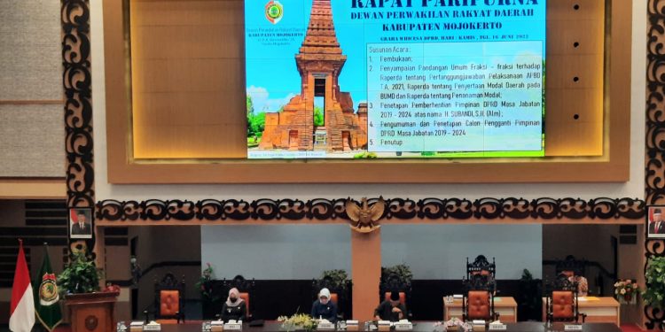 Tiga Raperda Disampaikan Bupati Ikfina Pada Rapat Paripurna DPRD Kabupaten Mojokerto