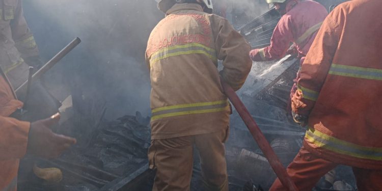 Belasan Kios Pasar Bungkal Balen bojonegoro Ludes di Lalap Jago Merah