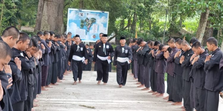 Menjelang 1 Abad, PSHT Cabang Jombang Pusat Madiun Mengambil Air Suci Dan Tanah