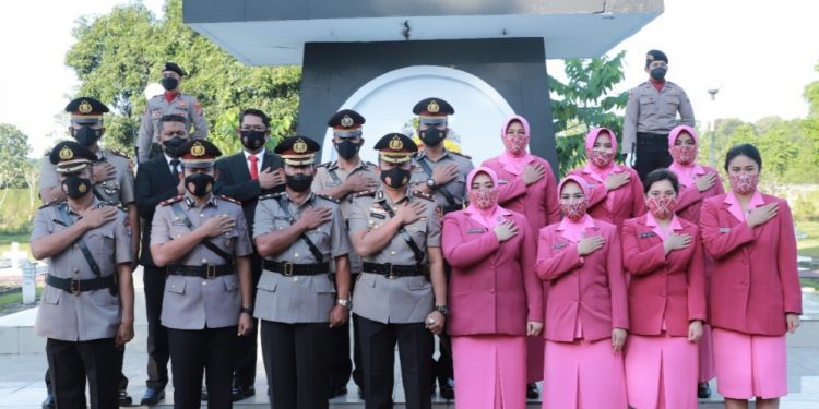 Mendekati Peringatan Hari Bhayangkara Ke -76, Polres Kediri Ziarah ke TMP
