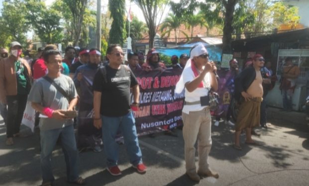 Orator Aksi : Copot Kapolres Sampang dan Suruh Hengkang Dari Sampang