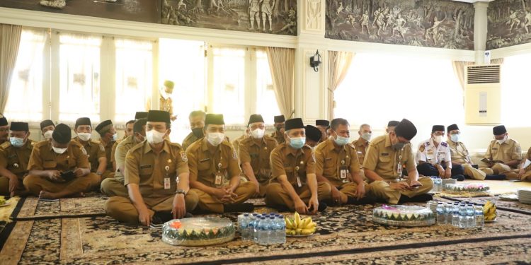 PERINGATI SATU TAHUN KEPIMIMPINAN, MAS LINDRA : “TIDAK ADA BUPATI YANG HEBAT, YANG ADA ADALAH TEAMWORK YANG HEBAT”