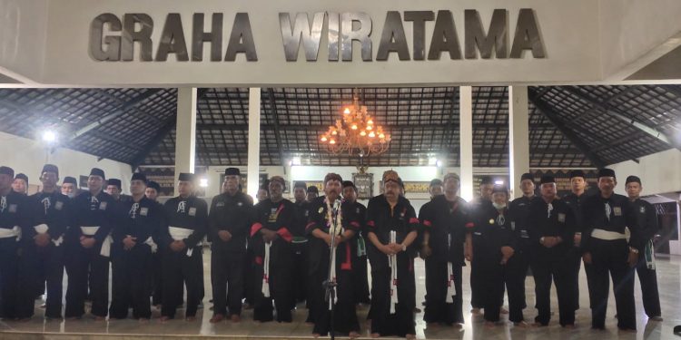 Perwapus Jawa Timur Serahkan Tanah dan Air dari Wilayah NTB,NTT dan BALI  Langsung ke Padepokan Agung