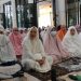 Bupati Anna Laksanakan Sholat Idul Adha di Masjid Baiturrohman Islamic Centre