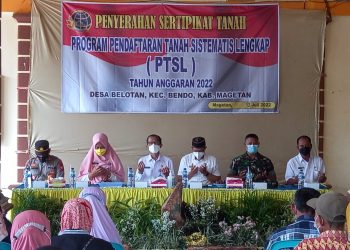 Antusias Ratusan Warga Desa Belotan Dalam Penerimaan Sertifikat Program PTSL