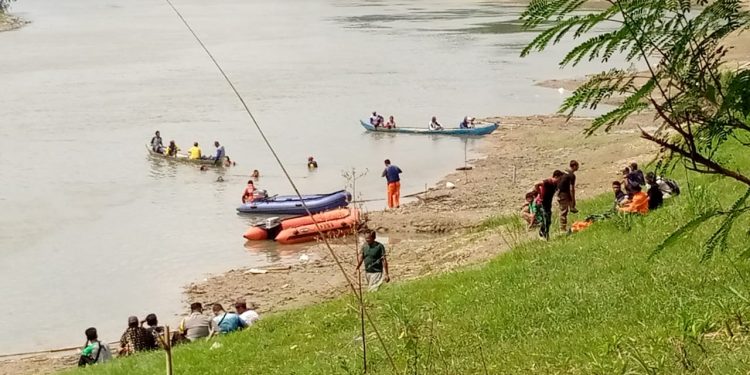 Pencarian Bocah Tenggelam Di Aliran Sungai Bengawan Solo Masih Berlangsung