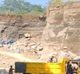 DI DUGA TAMBANG ILEGAL AREA SRIGADING MERESAHKAN MASYARAKAT