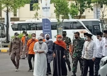 Gubernur Khofifah Sambut Jamaah Haji Asal Tuban
