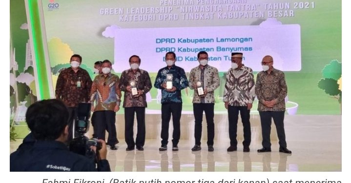 DPRD Tuban Terima Penghargaan Green Leadership Nirwasita Tantra Tahun 2021 kategori DPRD Kabupaten Besar