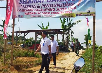 Babinsa Koramil Parang Meninjau dan Memonitoring Paralayang di Gunung Blego