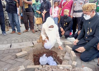 Disperindag Kabupaten Mojokerto Ruwat Pasar Trowulan Dengan Bantengan