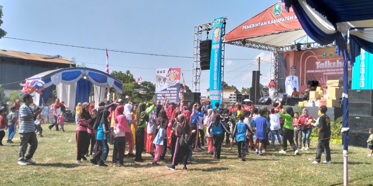 Sambut HUT RI ke-77, Ratusan Warga Kecamatan Sidorejo Magetan Ikuti Jalan Sehat