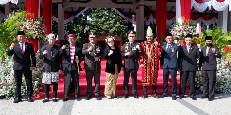 Pemkab Bojonegoro Gelar Upacara Bendera HUT Kemerdekaan RI Ke-77