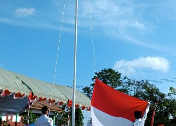 Kenakan Pakaian Adat, Kecamatan Parang Magetan Gelar Upacara Kemerdekaan RI Ke-77