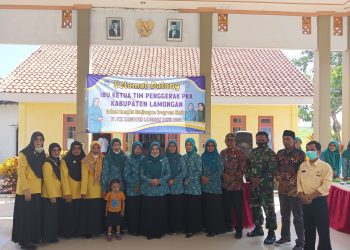 Ketua Tim penggerak PKK kabupaten Lamongan, Di sambut Warga Masyarakat Desa Lebakadi, Sugio Lamongan