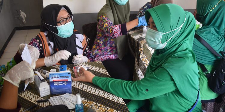 Deteksi Dini Penyakit, Persit Kodim 0811 Tuban Gelar Posbindu