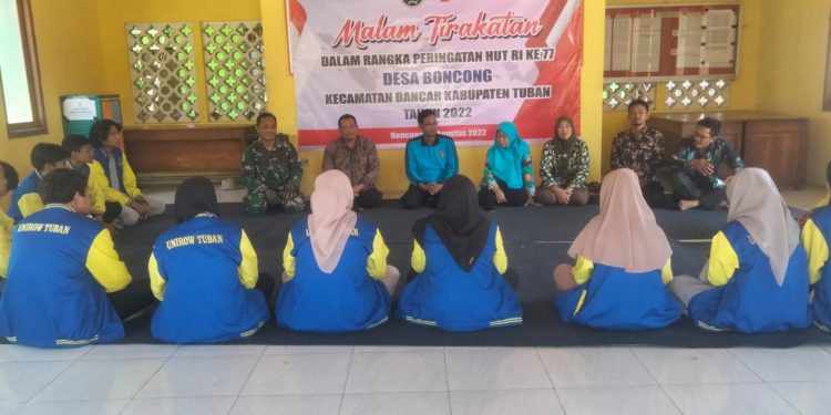 Tutup KKN Di Desa Boncong, Babinsa Koramil 0811/12 Bancar Tuban Beri Motivasi Kepada Mahasiswa