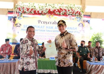 Sertifikat Aset Pemkab Tuban Diterima Bupati Dari Kepala ATR/BPN