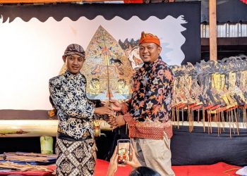 Kelurahan Mangge, Gelar Wayang Semalam Suntuk, dengan Lakon Bharatayuda
