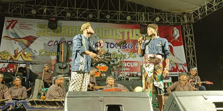 Semarak HUT kemerdekaan RI yang ke 77 desa pancur kecamatan Temayang, Bojonegoro di meriahkan hiburan campursari