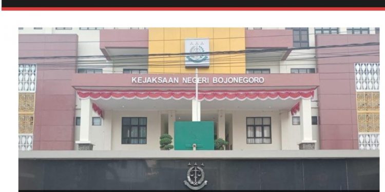 Memalukan !!! Diduga Oknum Pegawai Kejari Bojonegoro, Mencoreng nama baik instansi