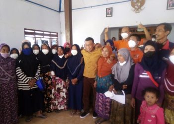 Dihadiri Bupati, Pemdes Carangrejo Sampung Ponorogo Bagikan Bantuan Sosial Pengganti BBM Subsidi