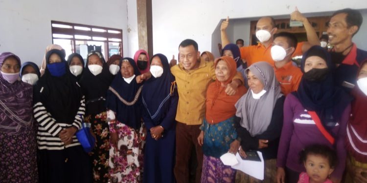 Dihadiri Bupati, Pemdes Carangrejo Sampung Ponorogo Bagikan Bantuan Sosial Pengganti BBM Subsidi