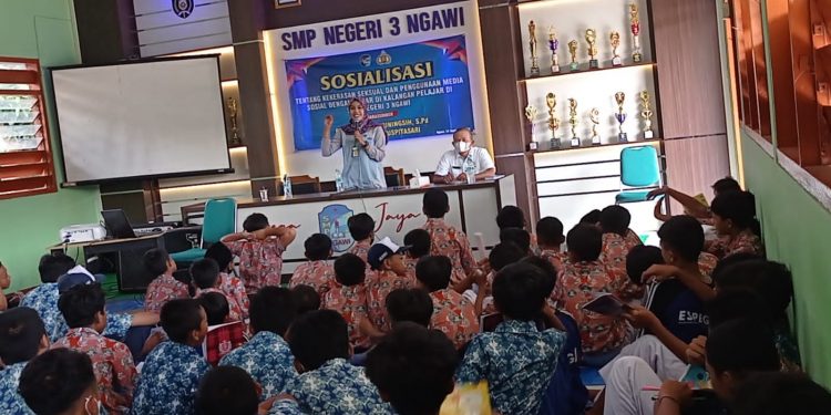 Polres Ngawi Ajarkan Generasi Muda Cara Cerdas Bermedia Sosial