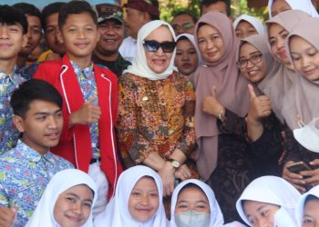 Belajar Menangkal Berita Hoax, Bupati Anna Dialog Interaktif Dengan Siswa SMAN 1 Balen