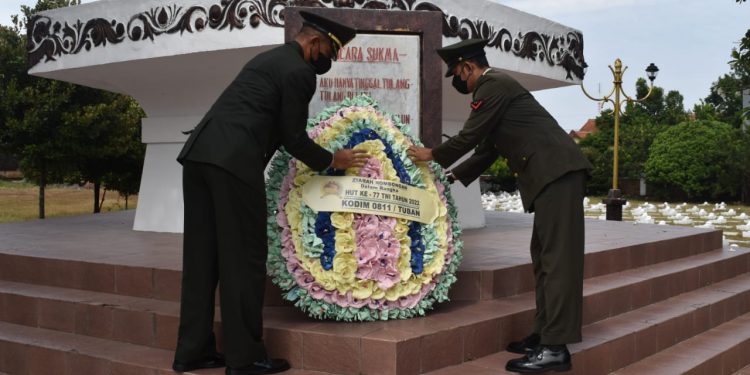 77 Tahun HUT TNI : Kasdim 0811 Tuban Pimpin Ziarah Nasional Di Taman Makam Pahlawan Ronggolawe