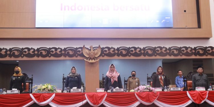 Bupati Mojokerto Sampaikan Raperda APBD 2023 Dalam Rapat Paripurna Bersama DPRD