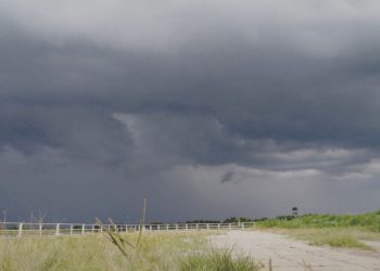 Angin Kencang dan Petir, BPBD Bojonegoro Imbau Masyarakat Waspada
