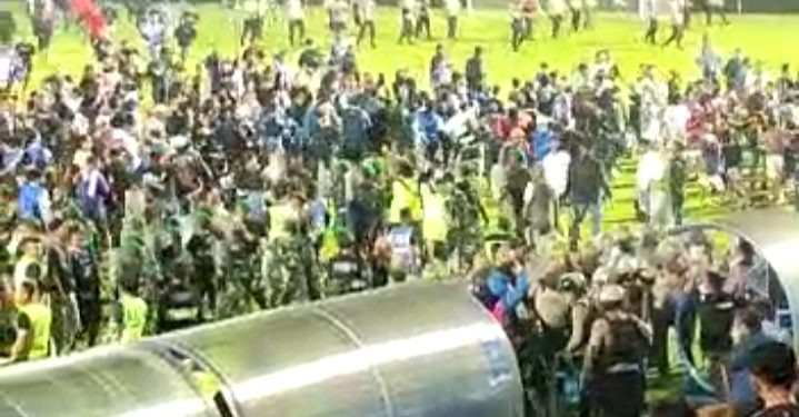 Duka Sepakbola Indonesia, Tragedi Stadion Kanjuruhan, 127 Orang Meninggal Dunia