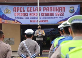 Kapolres Bojonegoro Pimpin Apel Gelar Pasukan Dalam Rangka Operasi Zebra Semeru 2022