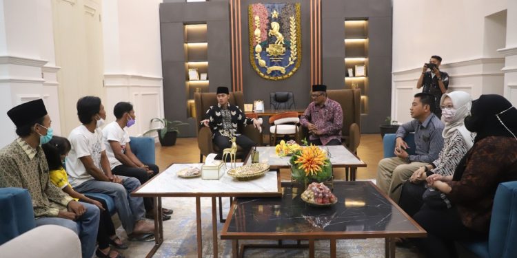 3 KK WARGA TUBAN BERANGKAT TRANSMIGRASI KE SULAWESI TENGGARA