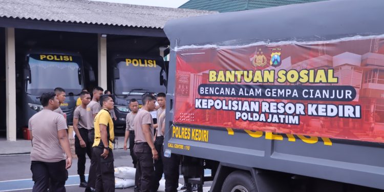 Jajaran Polres Kediri Kirim Bansos Logistik Korban Gempa Cianjur