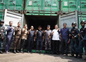 KLHK Amankan 57 Kontainer Kayu Merbau Ilegal Asal Papua di Pelabuhan Tanjung Perak
