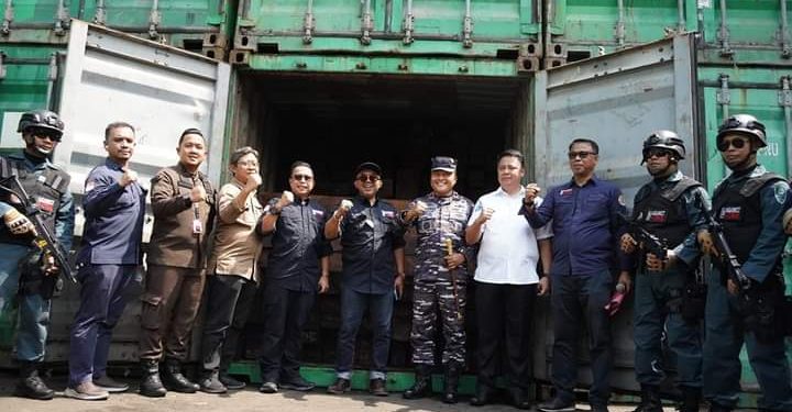 KLHK Amankan 57 Kontainer Kayu Merbau Ilegal Asal Papua di Pelabuhan Tanjung Perak