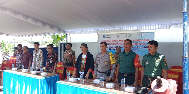 Bhabinkamtibmas Polsek Sambit menghadiri Launching  Edukasi Wisata Program Desa Berdaya