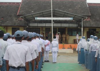Koramil 0811/12 Bancar TubanBerikan Makna Upacara Bendera Di SMAN1 ﻿