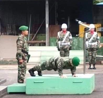 Telat Datang Apel, Dandim Jakarta Utara Kolonel Frega Wenas Push Up di Depan Prajuritnya