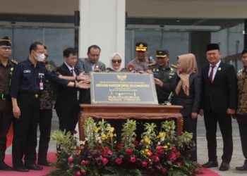 Gedung Baru DPRD Bojonegoro Diresmikan Bupati Anna Mu’awanah