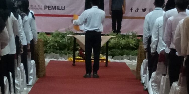 Lantik 304 PKD se-Kabupaten Mojokerto, Bupati Ikfina: Jaga Integritas, Independensi, dan Netralitas