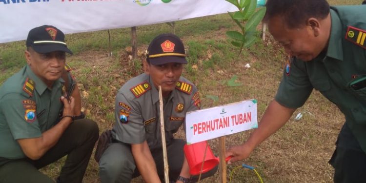 Peringatan Hari Pers ke 28 Tahun 2023, KPH Perhutani Tuban Apresiasi Giat Penanaman Pohon