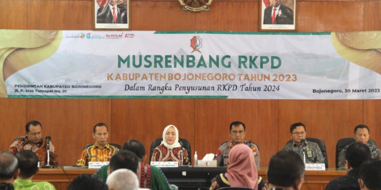 Ditangan Bupati Anna, Pertumbuhan Ekonomi Bojonegoro Meroket Lima Tahun Terakhir