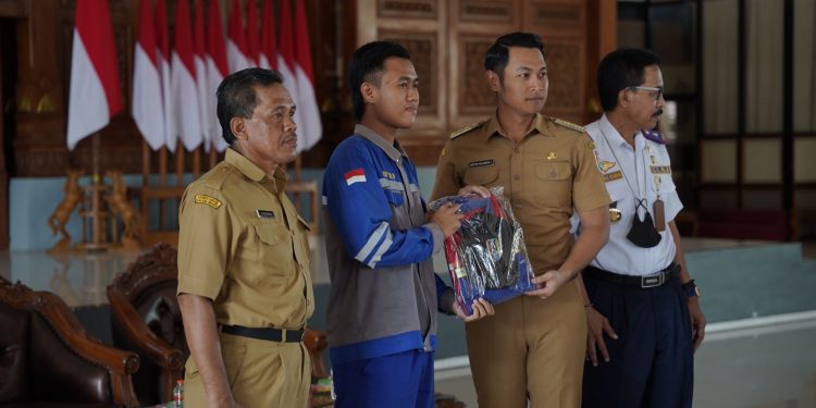 Apresiasi Petugas Kebersihan, Juru Parkir dan PJU, Ini Pesan Mas Lindra