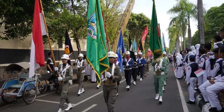 Kirab Bendera dan Jalan Sehat di Gebyar HUT Ke – 73 Satpol PP