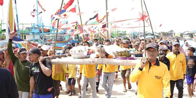 Sedekah Laut di TPI Palang Menjadi Ajang Promosi Potensi Laut Kabupaten Tuban