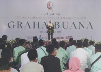 Saat Resmikan Gedung Graha Buana, Bupati Bojonegoro Minta Pemkab Tingkatkan Pelayanan